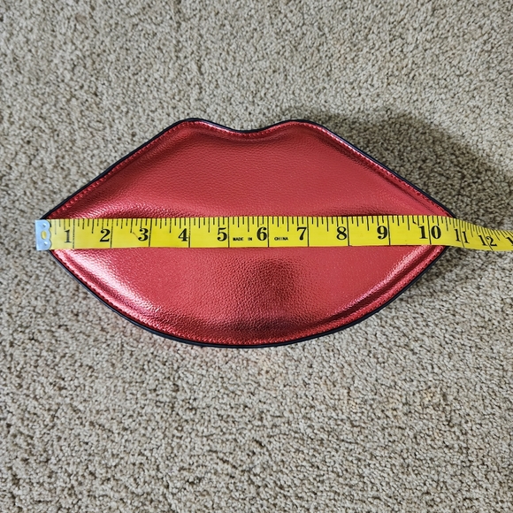 Red Lips Crossbody Purse - Picture 3 of 6